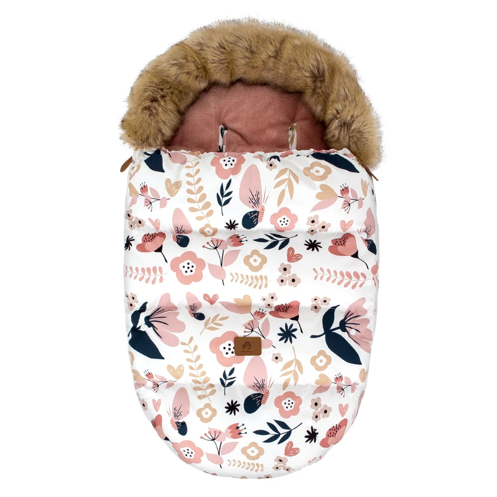 Chancelière Bébé Tendance avec Motif Floral sur fond blanc