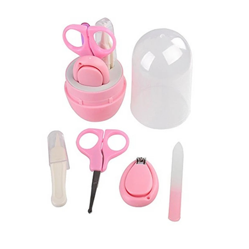 Coupe Ongle Bébé Rose avec Accessoires sur fond blanc