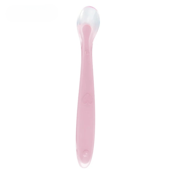 Cuillère Bébé en Silicone Souple sur fond blanc